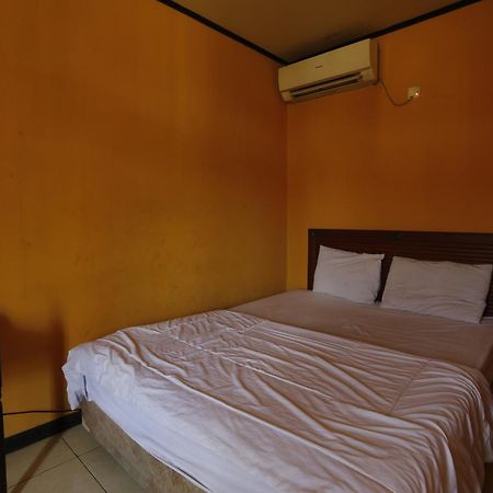 Oyo 93119 Guest House Leo Patra Muara Badak Exterior photo