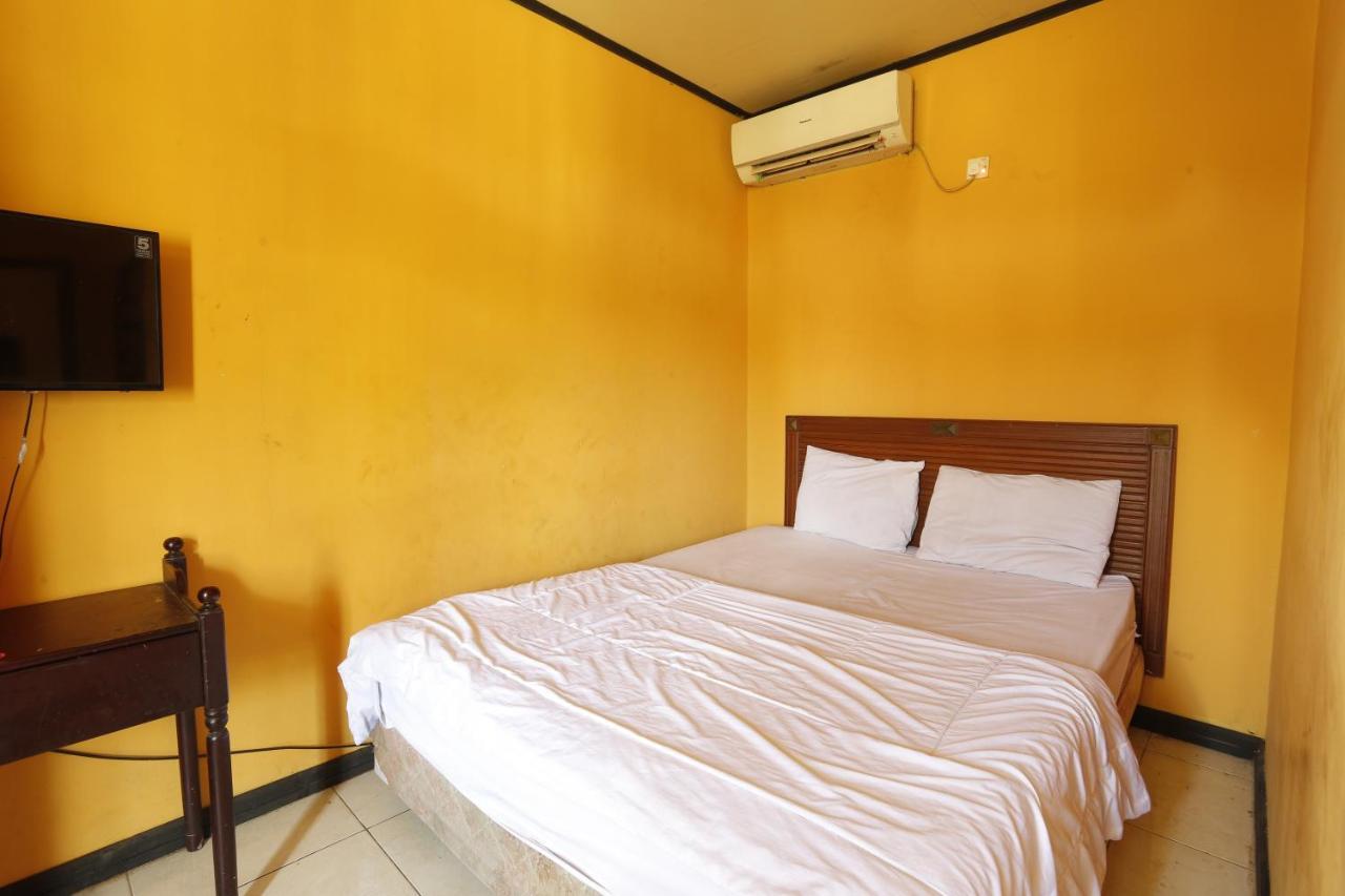 Oyo 93119 Guest House Leo Patra Muara Badak Exterior photo