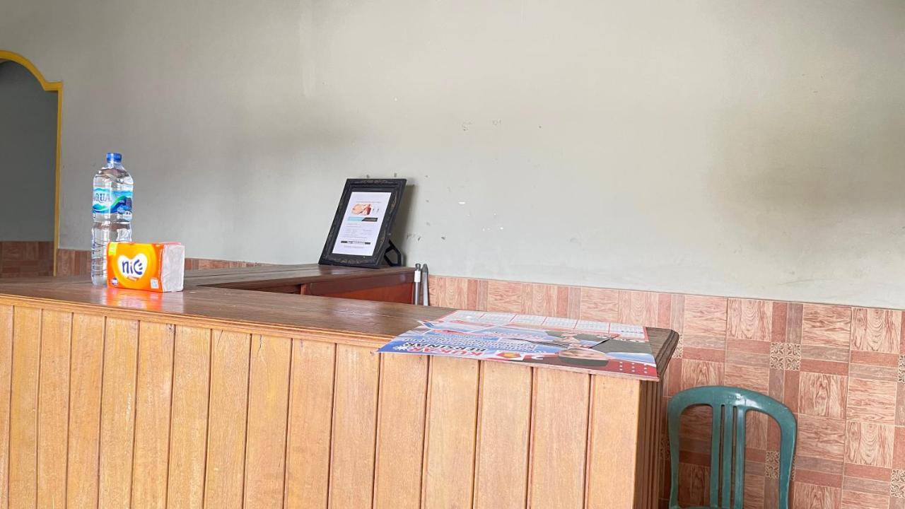 Oyo 93119 Guest House Leo Patra Muara Badak Exterior photo