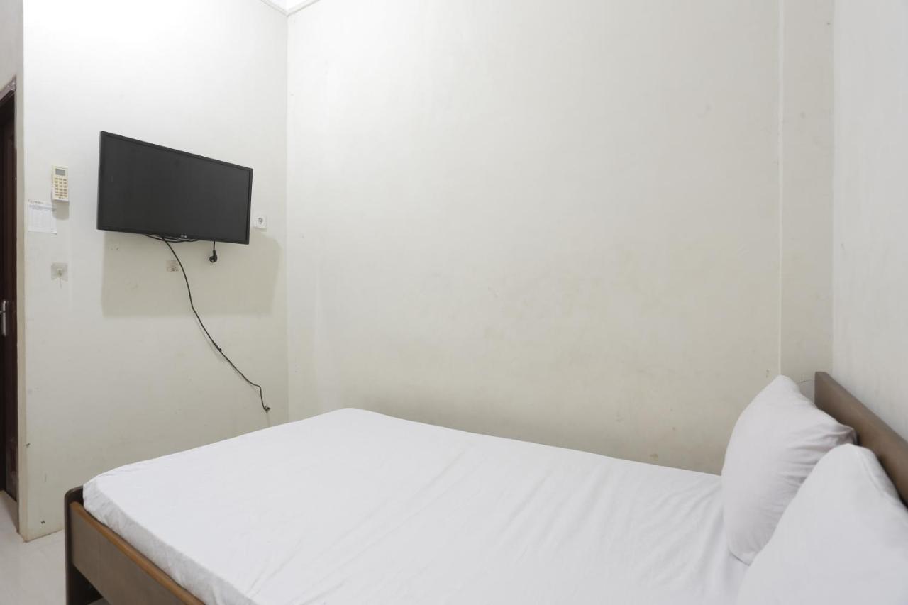 Oyo 93119 Guest House Leo Patra Muara Badak Exterior photo