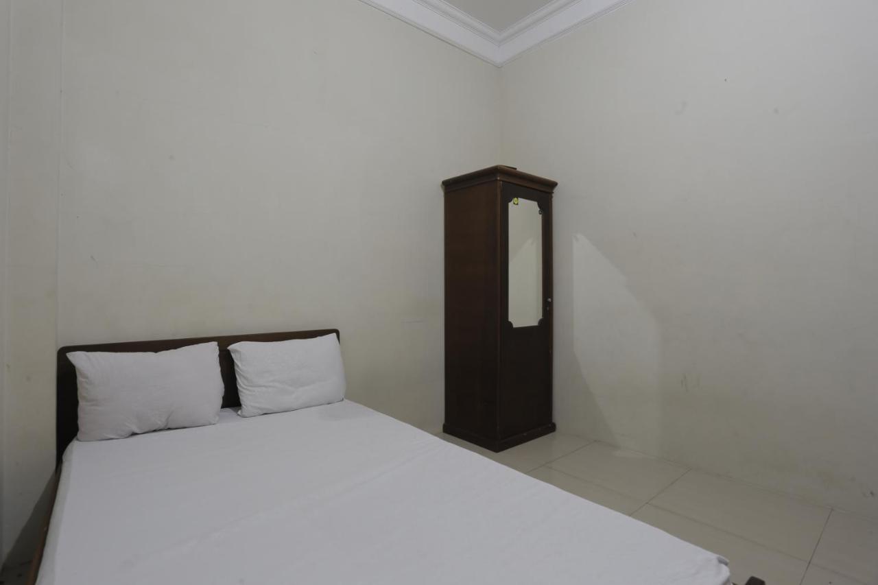 Oyo 93119 Guest House Leo Patra Muara Badak Exterior photo